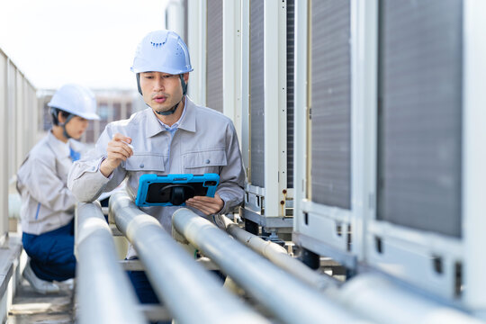 超音波やＸ線を使った非破壊エンジニア